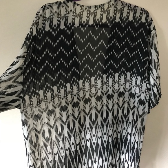 Daniel Rainn Kimono/ Sheer Cardigan - Picture 4 of 5